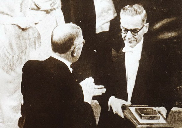 02 Andric prima Nobelovu nagradu 1961